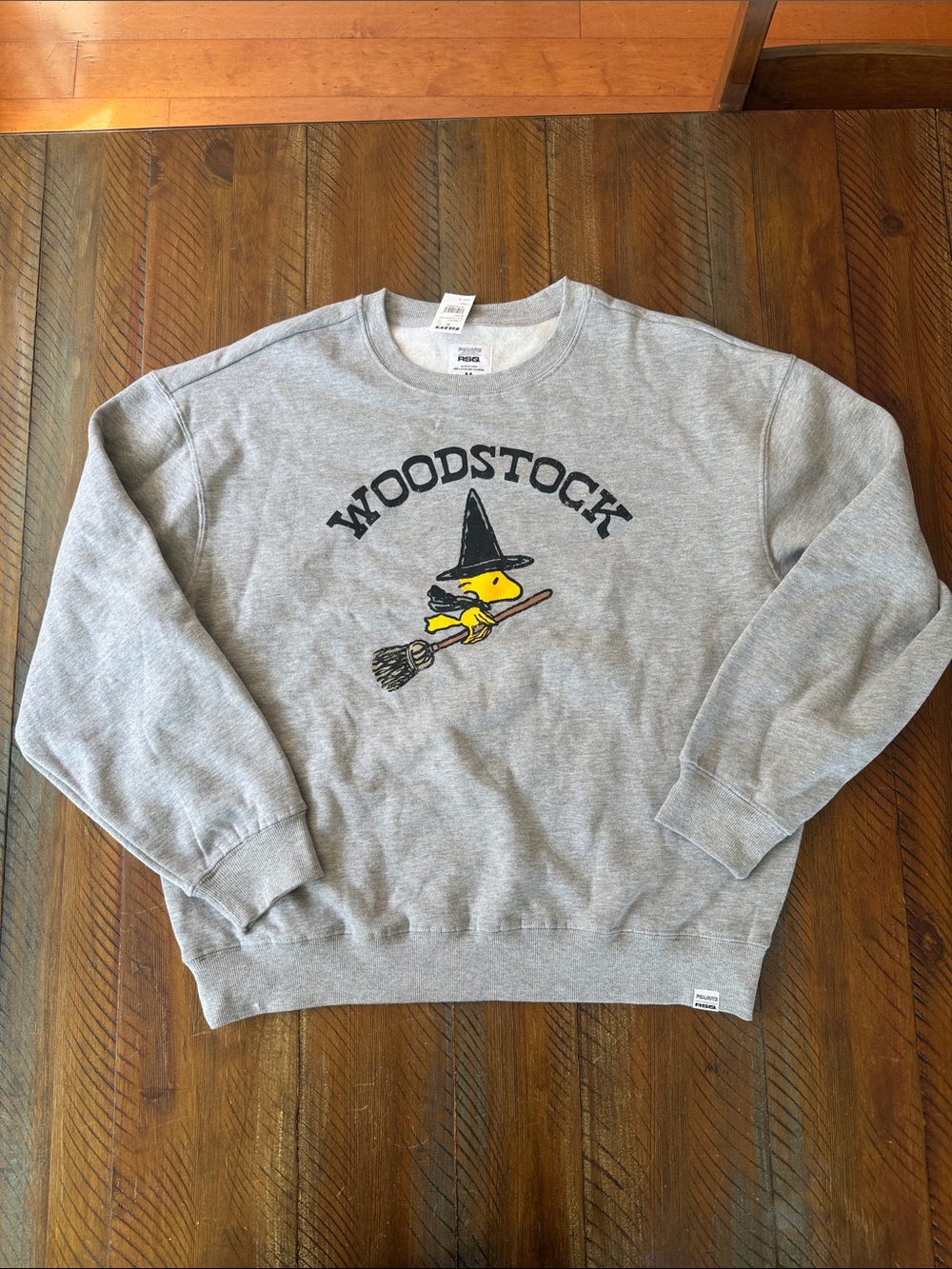 Women’s RSQ Woodstock Witch Halloween Sweatshirt Medium New NWT Peanuts Top - Picture 2 of 6